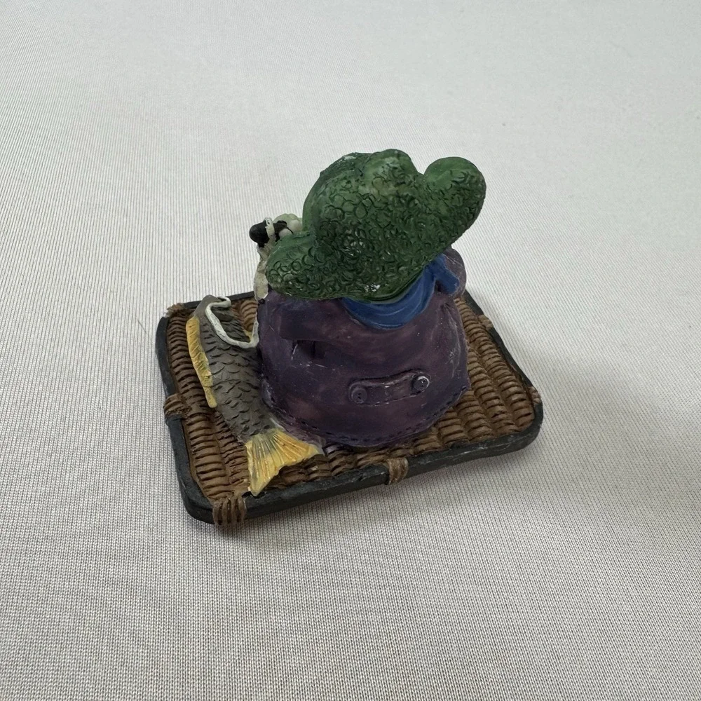 The Unbranded Brand fishing frog